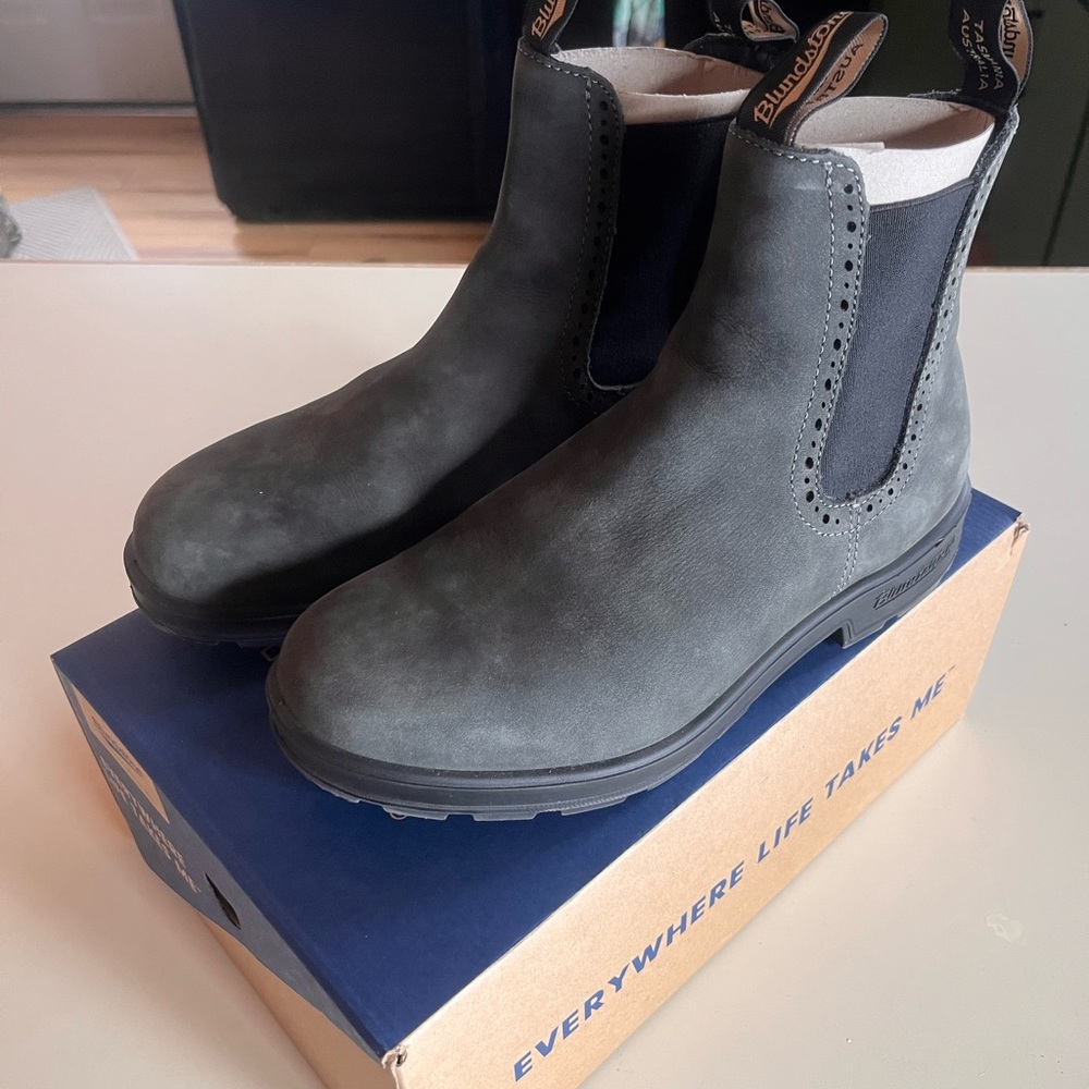 Blundstone women’s Chelsea Boots